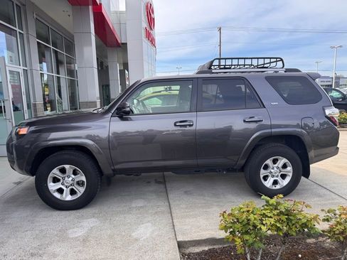 Used 2023 Toyota 4Runner SR5 Premium w/ Moonroof Package image 2