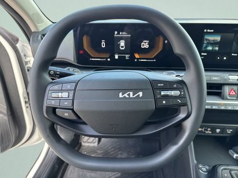 New 2026 Kia K4 FWD image 33
