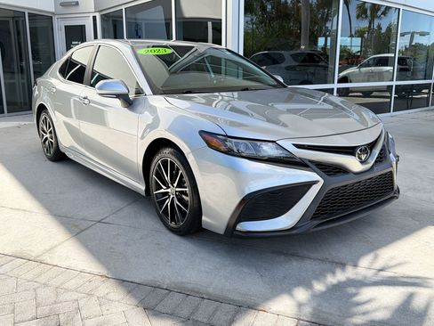 Used 2023 Toyota Camry SE w/ Convenience Package image 6