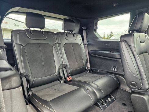 Used 2024 Jeep Grand Cherokee L Altitude AWD/4WD image 16