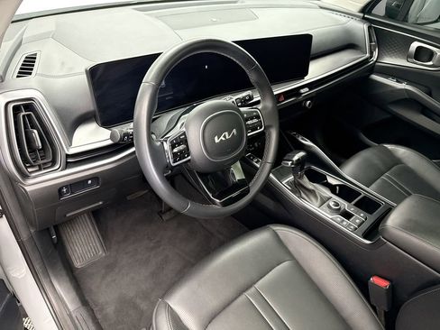 Used 2024 Kia Sorento S w/ Panoramic Sunroof Package image 9