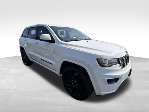 Used 2018 Jeep Grand Cherokee Altitude AWD/4WD image 10