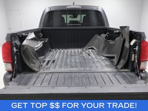 Used 2023 Toyota Tacoma SR5 w/ Technology Package AWD/4WD image 4