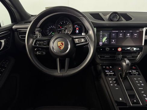 Used 2025 Porsche Macan AWD/4WD image 12