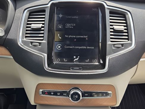 Used 2021 Volvo XC90 T6 Momentum w/ Protection Package Premier AWD/4WD image 25