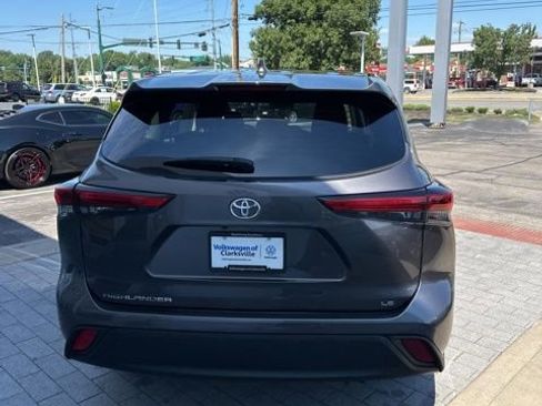 Used 2021 Toyota Highlander LE FWD image 9