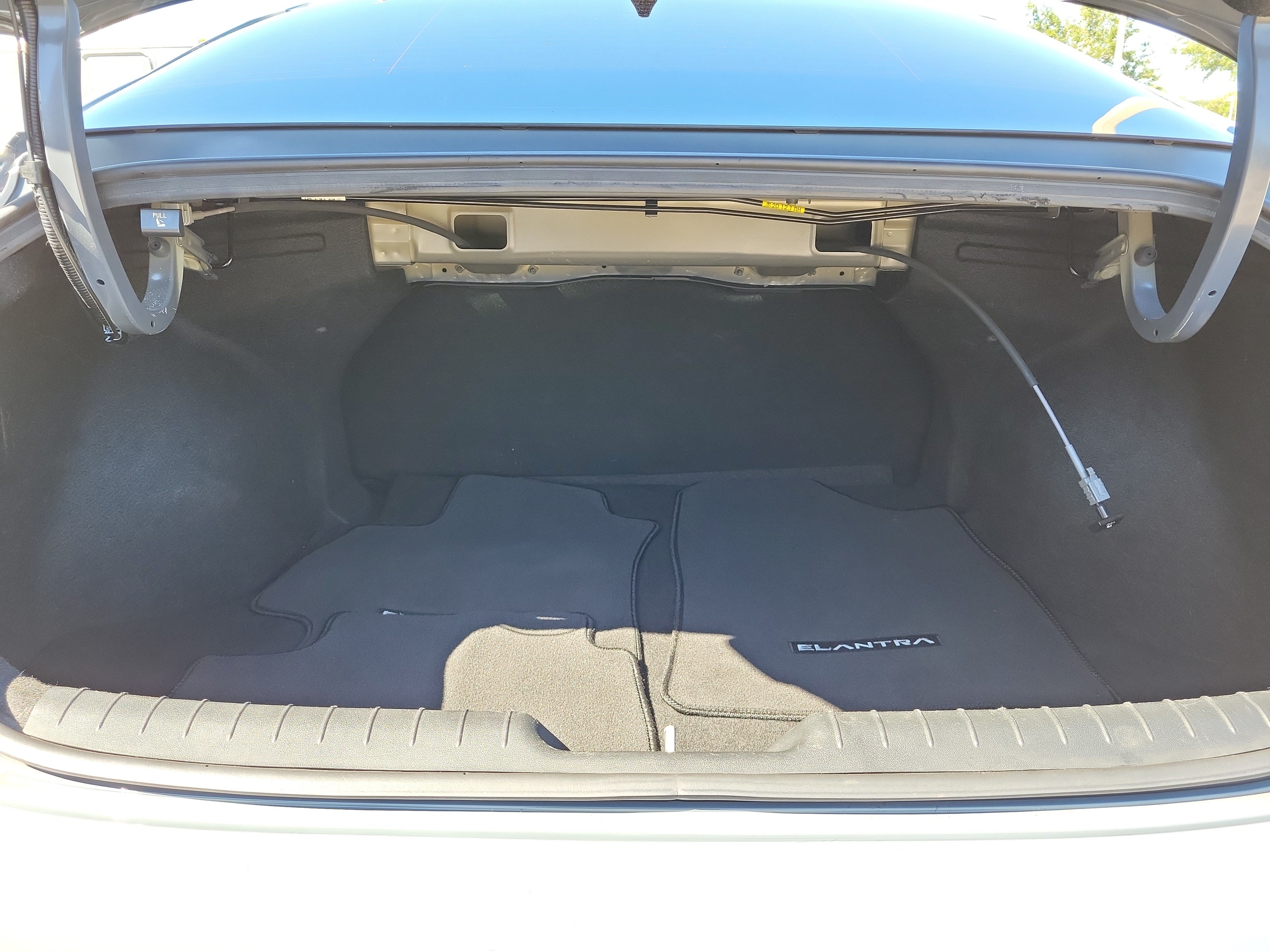 Used 2021 Hyundai Elantra SEL w/ Convenience Package FWD image 12