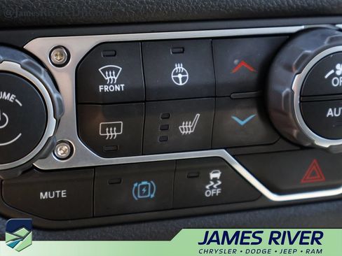 Used 2024 Jeep Wrangler Unlimited AWD/4WD image 35