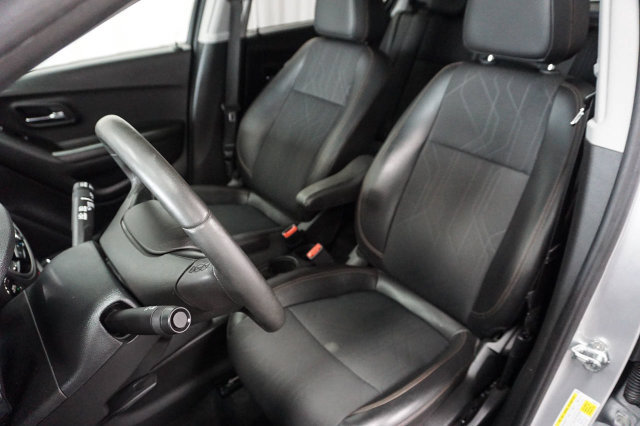 Used 2022 Chevrolet Trax LT w/ LT Convenience Package FWD image 8
