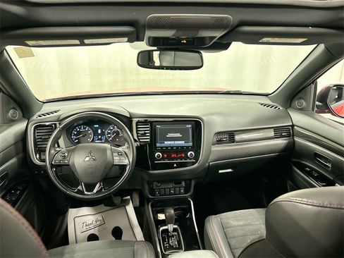 Used 2020 Mitsubishi Outlander LE image 18