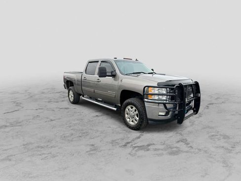 Used 2013 Chevrolet Silverado 2500 LTZ w/ LTZ Plus Package AWD/4WD image 2
