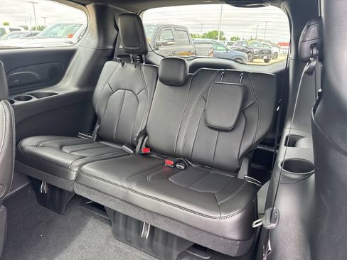 New 2027 Chrysler Pacifica Select AWD/4WD image 27