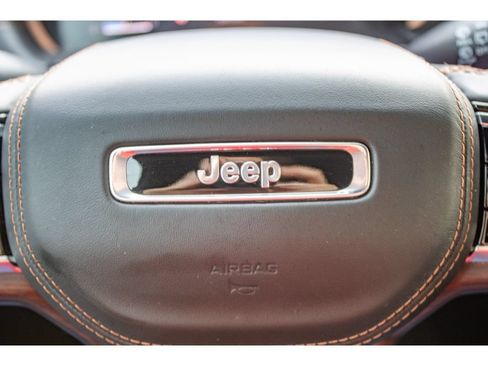 Used 2025 Jeep Grand Cherokee Summit w/ Obsidian Package AWD/4WD image 37