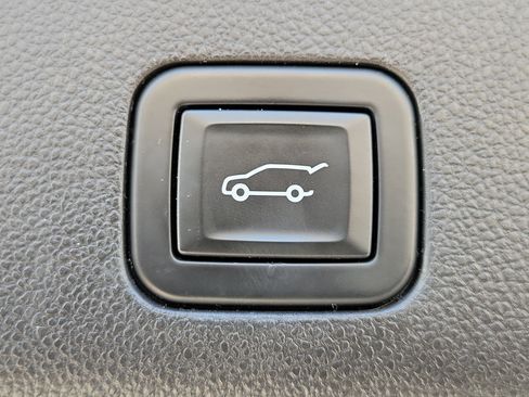 Used 2021 Chevrolet Suburban RST w/ Luxury Package RWD image 8