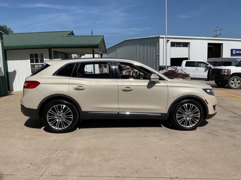 Used 2016 Lincoln MKX Reserve w/ Luxury Package image 2