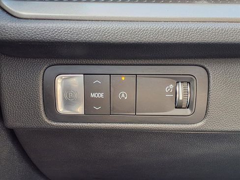 Used 2024 Chevrolet Traverse LT w/ Midnight/Sport Edition image 11