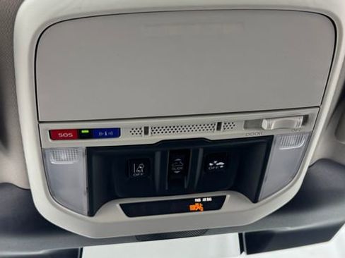 Used 2024 Subaru Forester Premium image 31