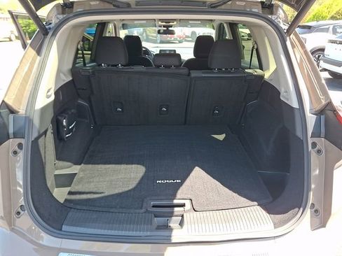 Used 2024 Nissan Rogue SV AWD/4WD image 29