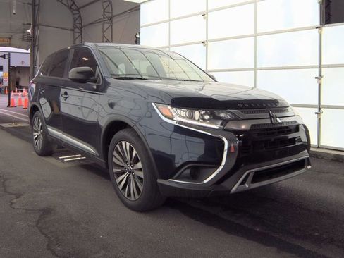 Used 2020 Mitsubishi Outlander SE image 3