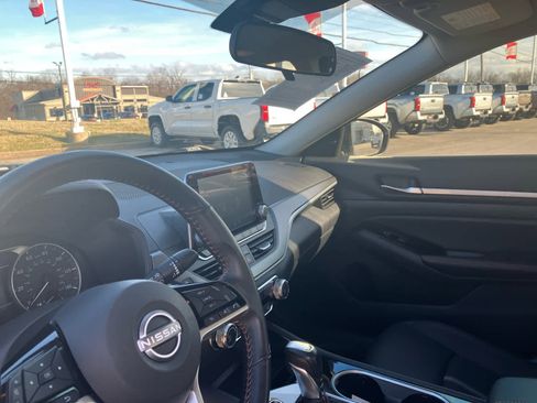 Used 2024 Nissan Altima 2.5 SR image 9