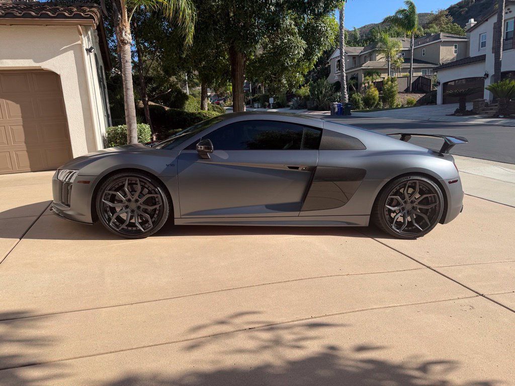 Used 2017 Audi R8 V10 w/ Carbon Exterior Package AWD/4WD image 5