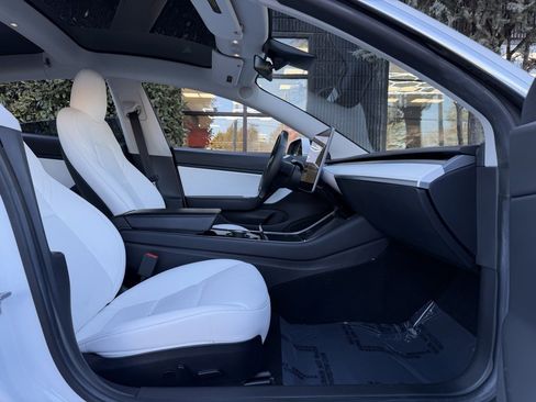 Used 2020 Tesla Model 3 Performance image 33