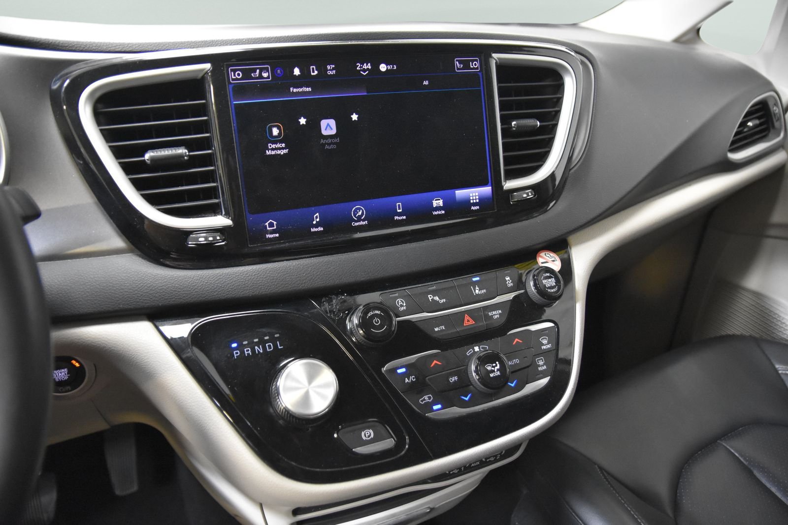 Used 2023 Chrysler Pacifica Touring-L FWD image 19