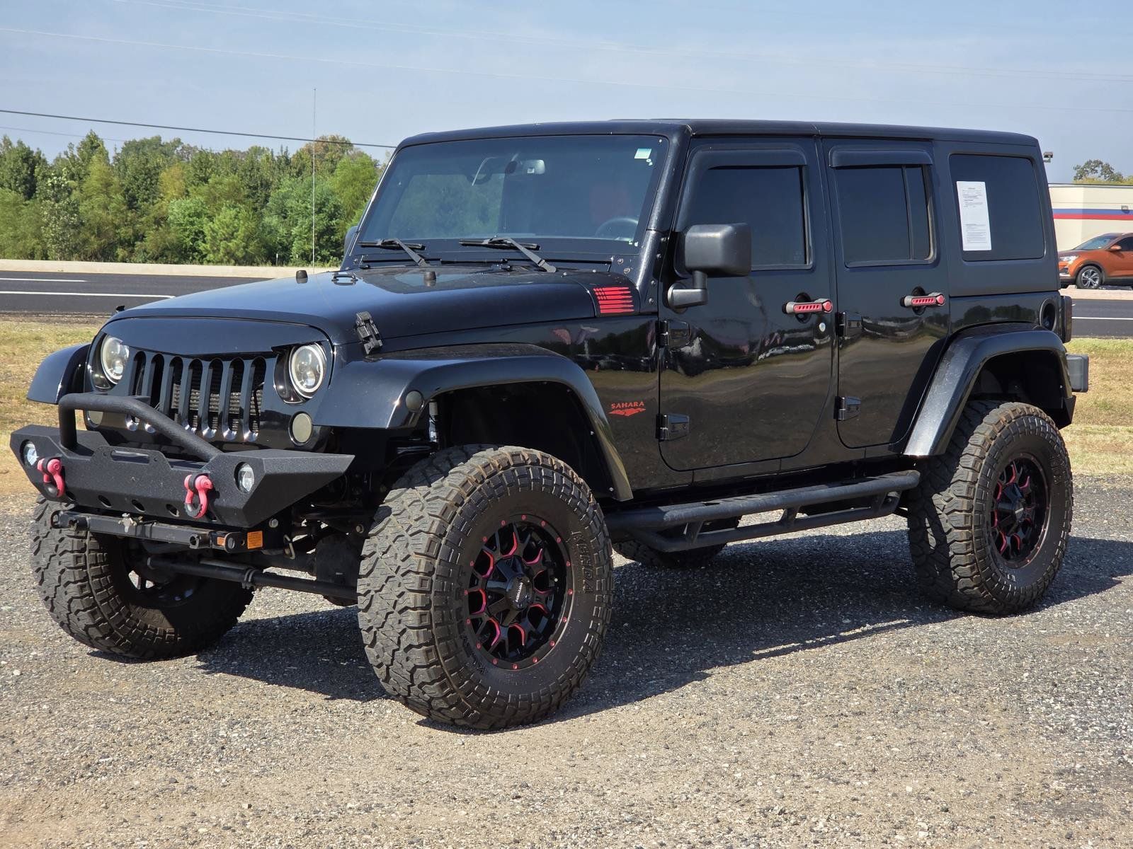 Used 2017 Jeep Wrangler Unlimited Sahara w/ Connectivity Group AWD/4WD image 3
