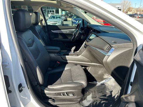 Used 2019 Cadillac XT5 Luxury w/ LPO, Black Ice Package image 29