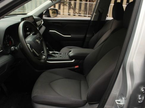 Used 2022 Toyota Highlander L AWD/4WD image 14