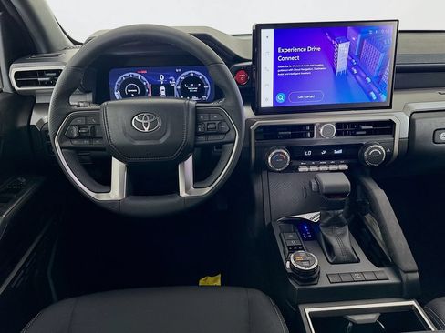 Certified 2025 Toyota Tacoma TRD Off-Road AWD/4WD image 22