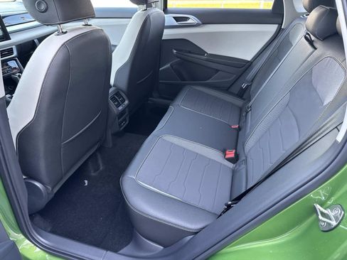 New 2026 Volkswagen Taos SE FWD image 15