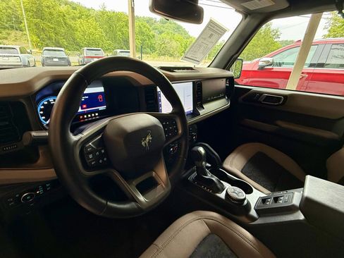 Used 2023 Ford Bronco Wildtrak AWD/4WD image 12