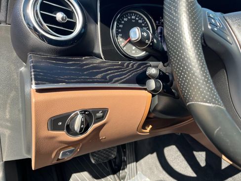 Used 2017 Mercedes-Benz E 300 4MATIC image 17