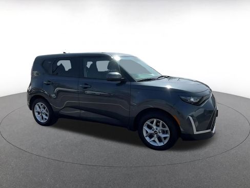 Used 2025 Kia Soul LX w/ LX Technology Package image 2