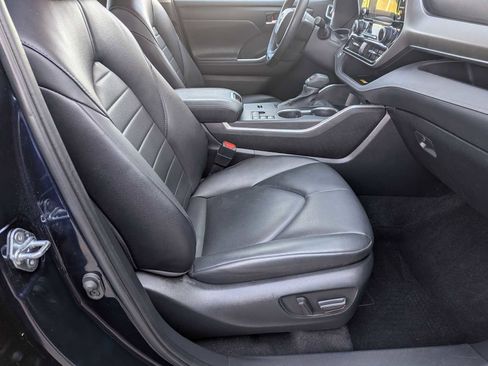 Used 2023 Toyota Highlander XLE AWD/4WD image 21