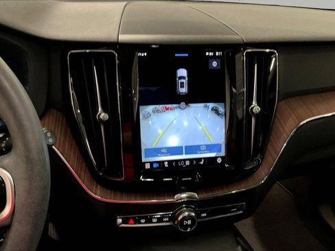 Used 2023 Volvo XC60 B5 Plus FWD image 13