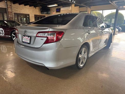 Used 2012 Toyota Camry SE FWD image 7