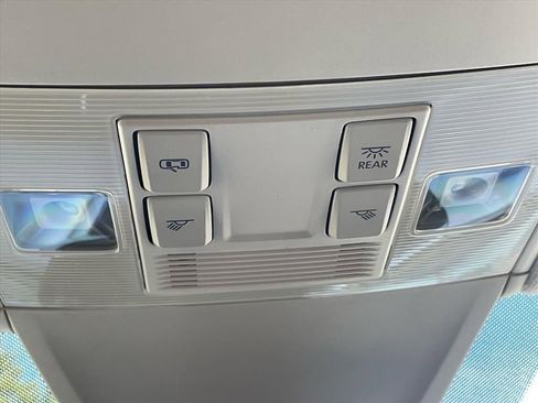 Used 2022 Volkswagen Tiguan SE FWD image 18