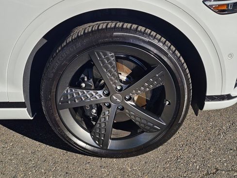 Certified 2025 Genesis GV70 3.5T Sport w/ Sport Advanced Package image 31