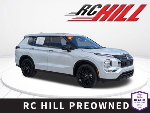 Used 2024 Mitsubishi Outlander SE Black Edition image 1