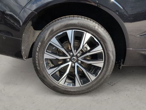 Used 2025 Volvo XC60 B5 Plus image 13