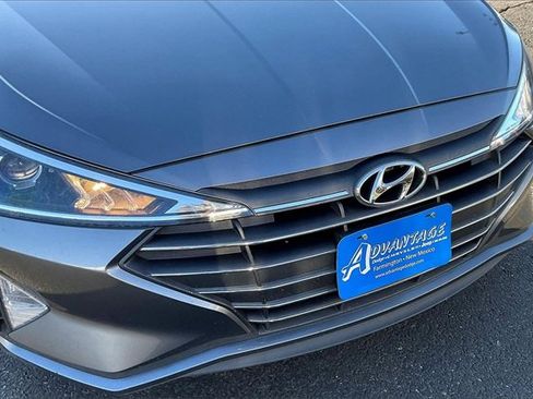 Used 2019 Hyundai Elantra SE image 28