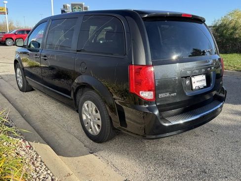 Used 2019 Dodge Grand Caravan SE w/ Rear Park Assist Package image 34