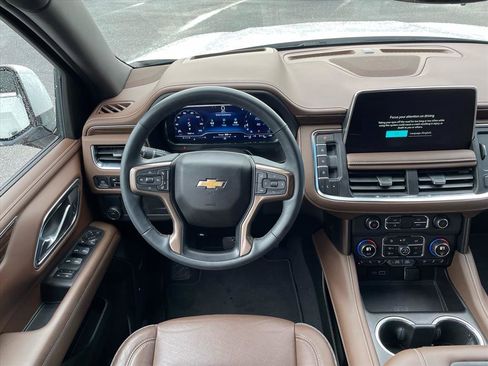 Used 2023 Chevrolet Suburban High Country image 5