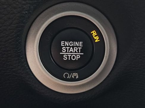 Used 2024 Chrysler Pacifica Touring FWD image 25