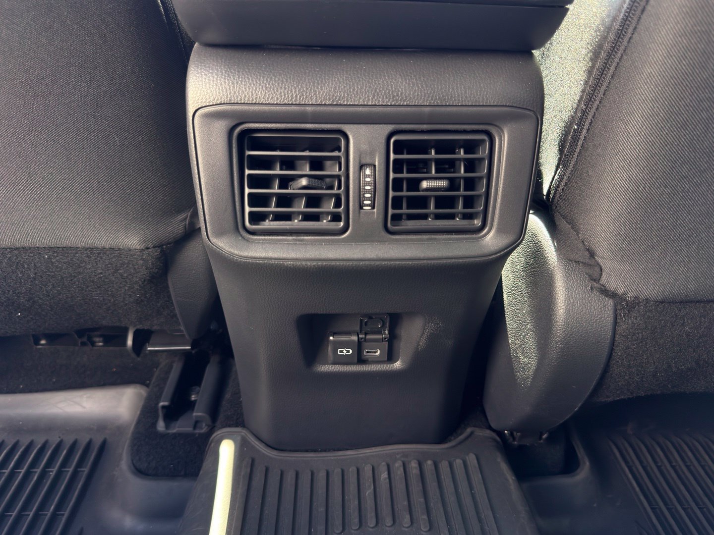 Used 2025 Toyota RAV4 XLE FWD image 28