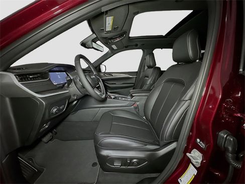 New 2025 Jeep Grand Cherokee Limited w/ Luxury Tech Group II image 17