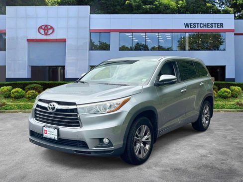 Used 2016 Toyota Highlander Plus AWD/4WD image 4