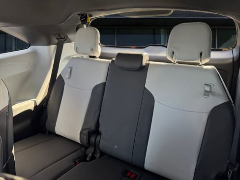 Certified 2021 Toyota Sienna XSE image 17